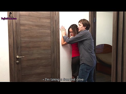 ❤️ Սեքսուալ ռիելթորը զգայական ցնցում է իր փիսիկը և ծակվում իր բնակարանը վաճառելիս - Կրեմպայ Պոռնո ֆբ մեզ մոտ ☑